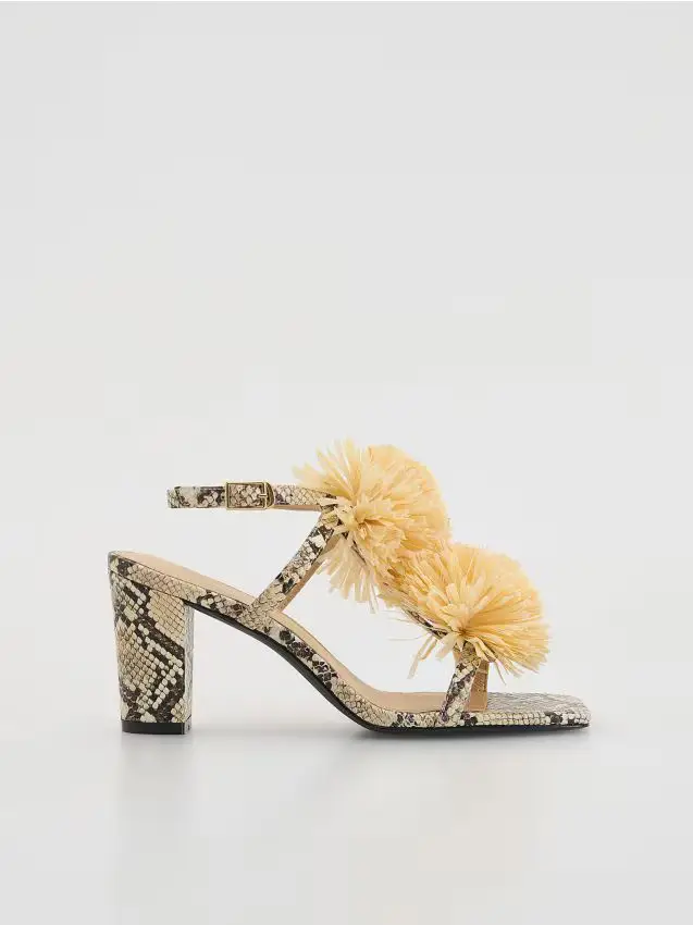 Sandali in pelle con pon pon - multicolore