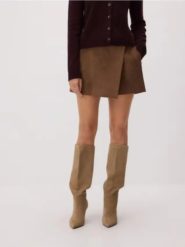 Shorts con risvolto - beige