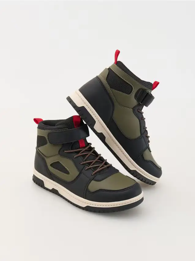 Sneaker con chiusura in velcro - verde