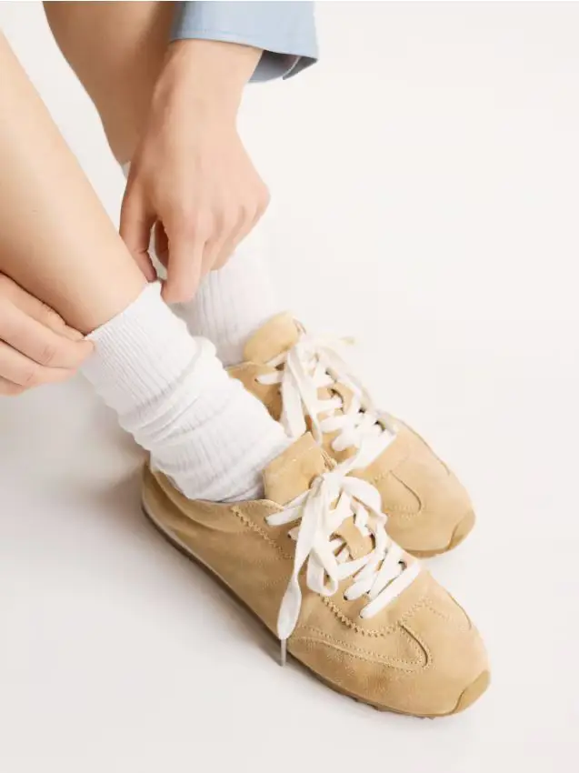 Sneakers in pelle di pecora - giallo chiaro