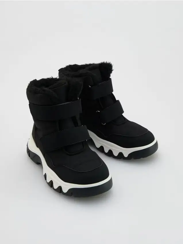 Stivaletti con tomaia alta - nero