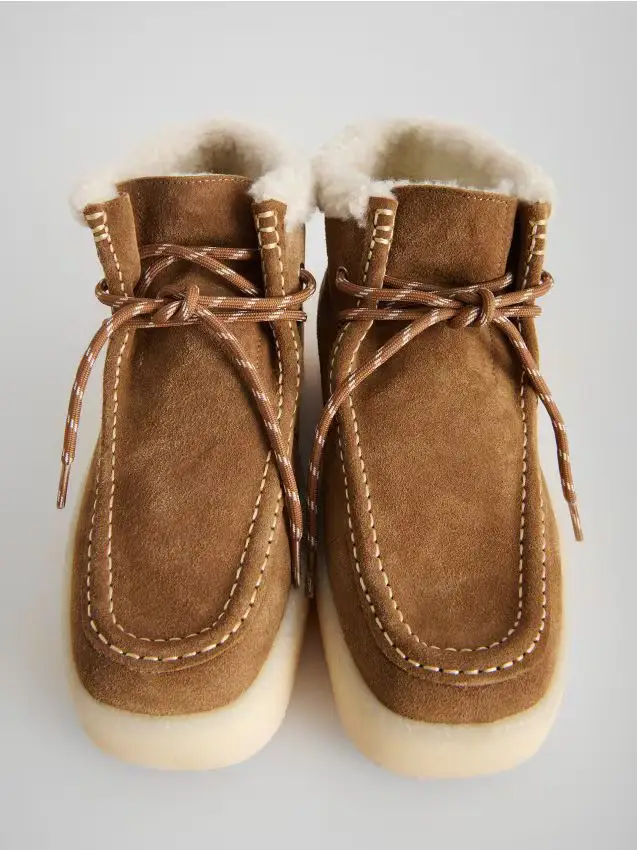 Stivaletti da neve scamosciati con lacci - beige