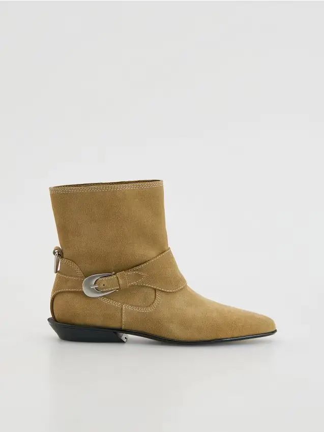 Stivaletti in camoscio con fibbia - beige