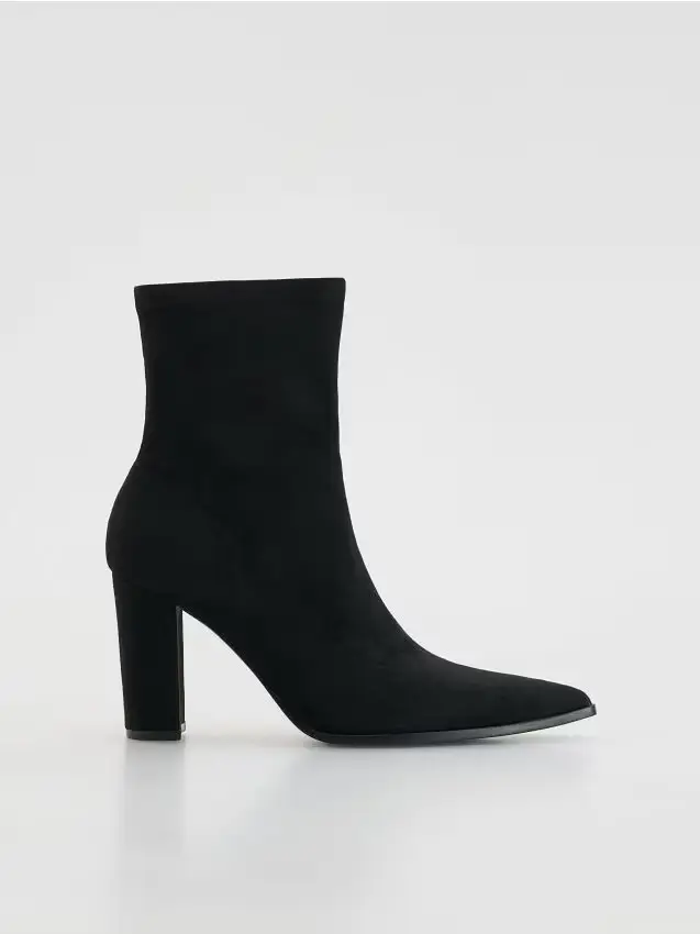 Stivaletti in camoscio sintetico - nero