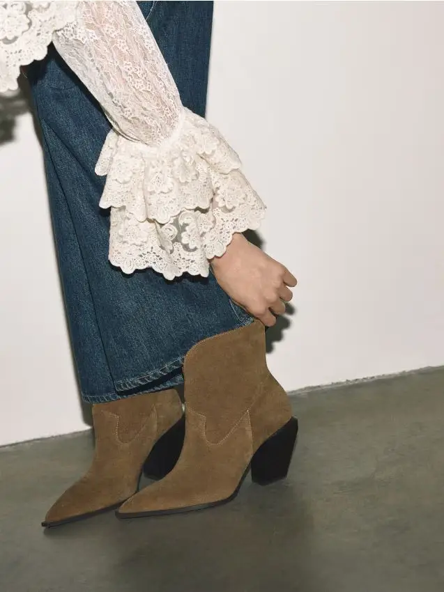 Stivaletti in pelle con tacco - marrone dorato