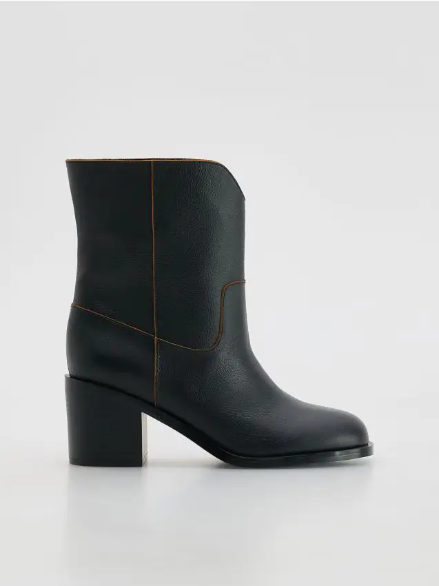 Stivaletti in pelle con tacco - nero