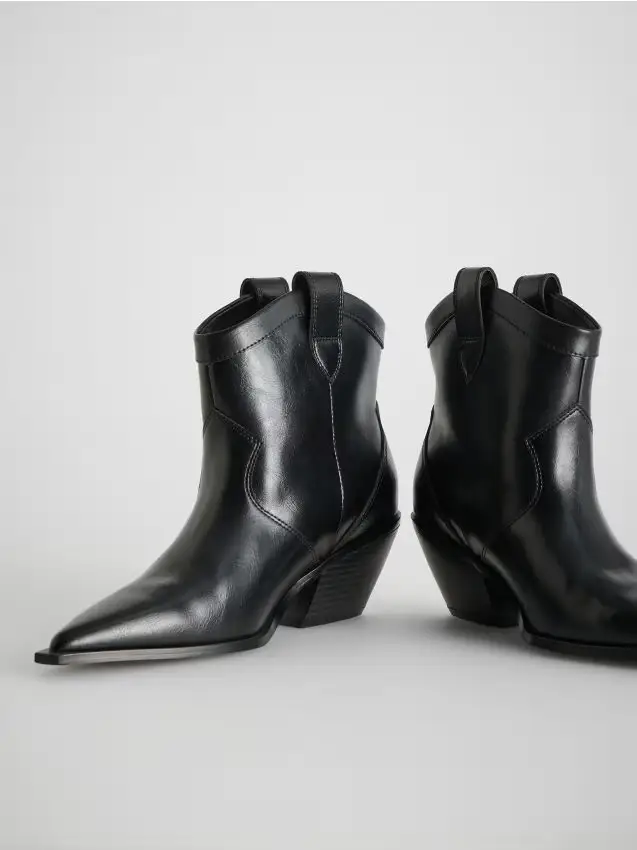 Stivaletti in pelle con tacco - nero