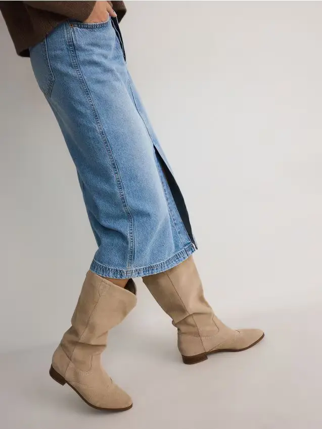 Stivaletti in pelle scamosciata - beige