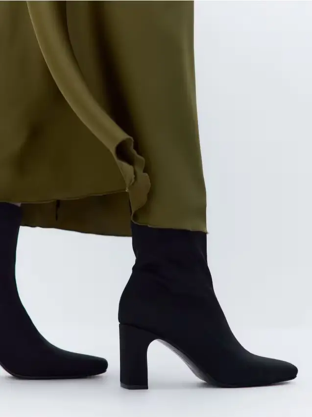 Stivali con tacco alto - nero