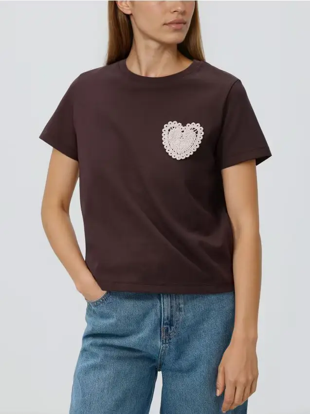 T-shirt con applicazione ricamata - marrone scuro