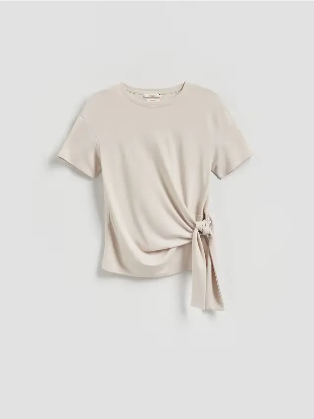 T-shirt con dettaglio decorativo a fiocco - beige