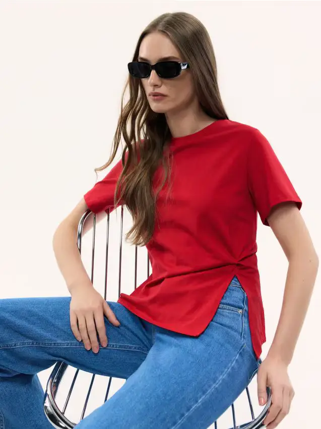 T‑shirt con dettaglio decorativo - rosso