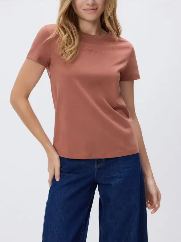 T-shirt con fine ricamo - corallo