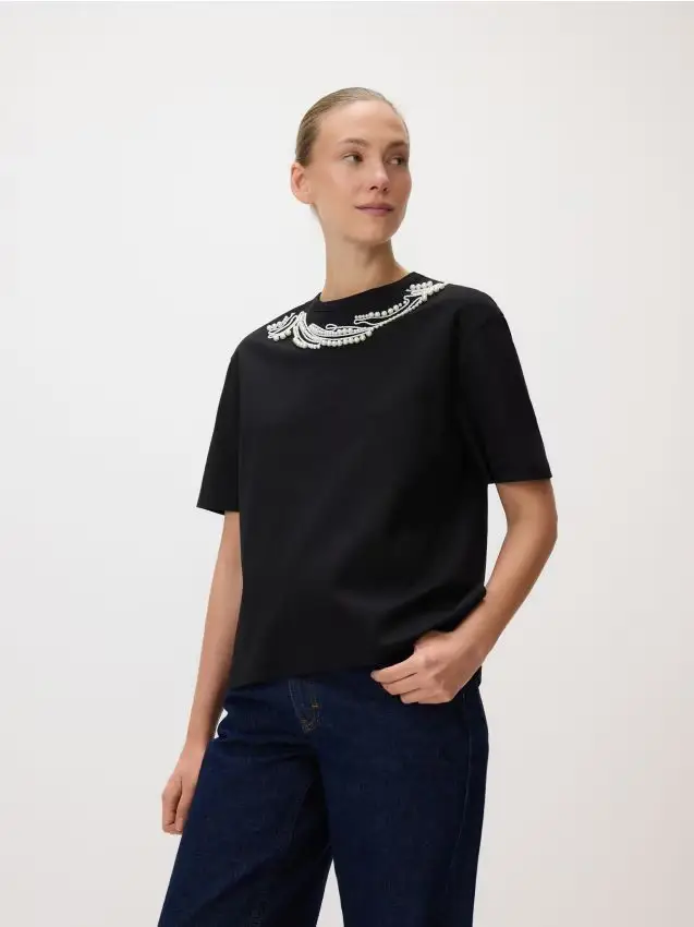 T-shirt con perle finte - nero