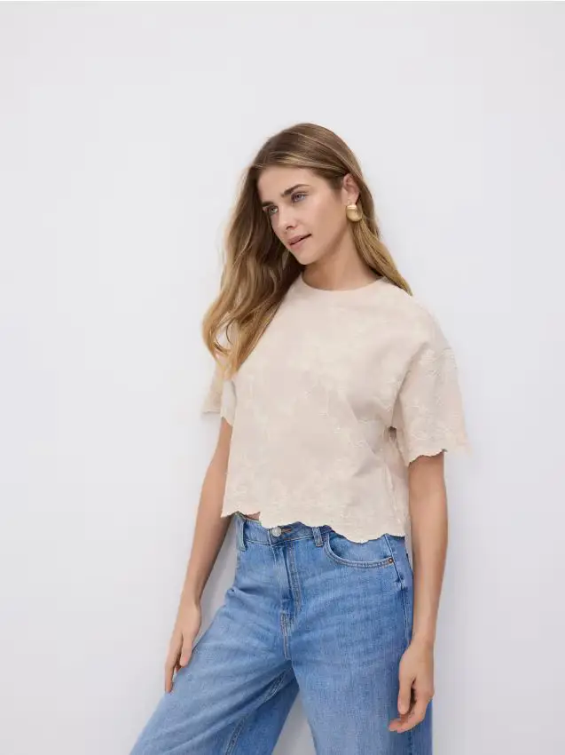 T-shirt con ricami decorativi - beige