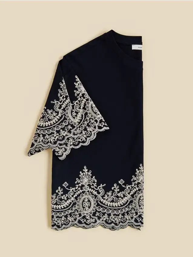 T-shirt con ricami decorativi - nero