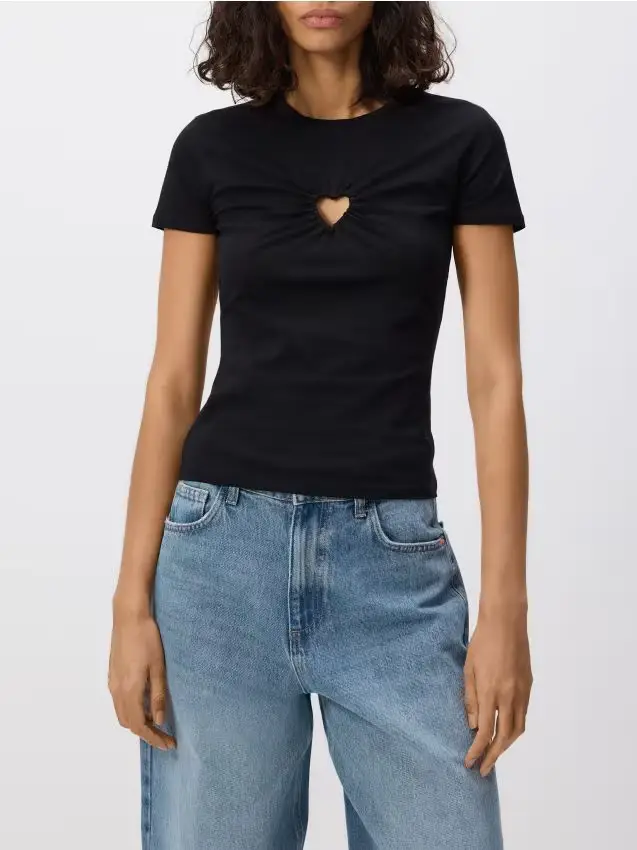 T-shirt con ritaglio decorativo - nero