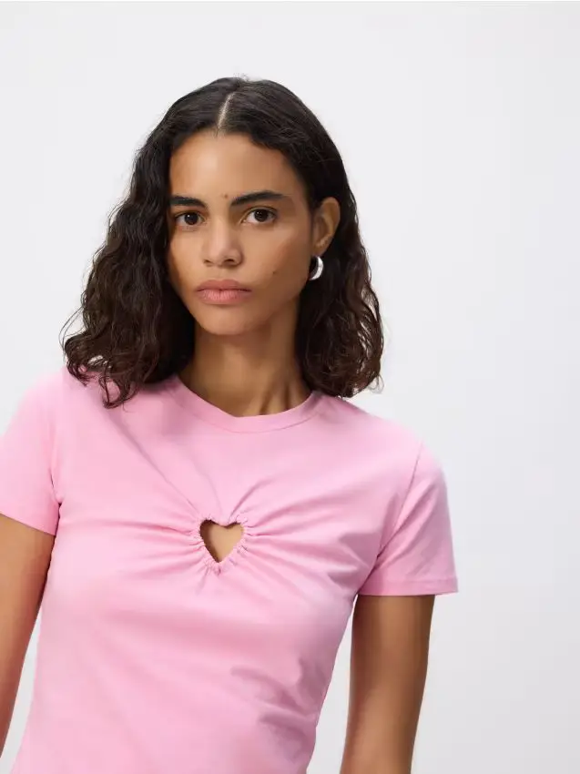 T-shirt con ritaglio decorativo - rosa