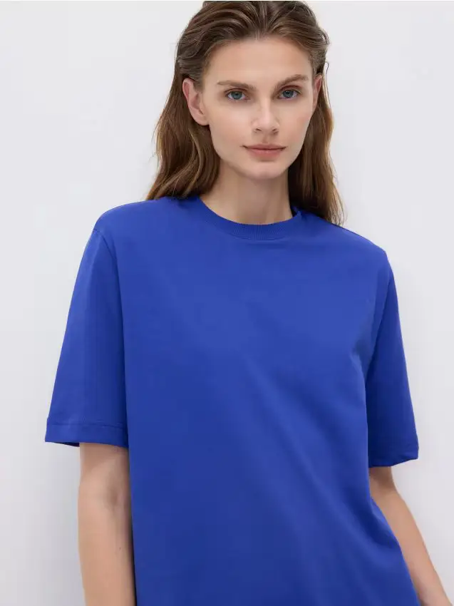 T-shirt con spalle imbottite - giacinto