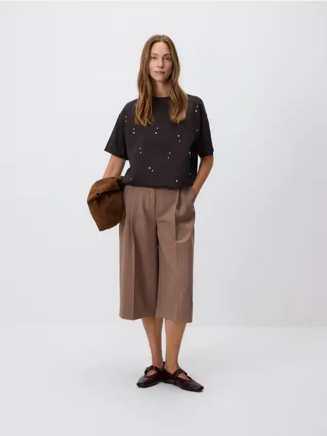 T-shirt in cotone con ricamo - marrone scuro