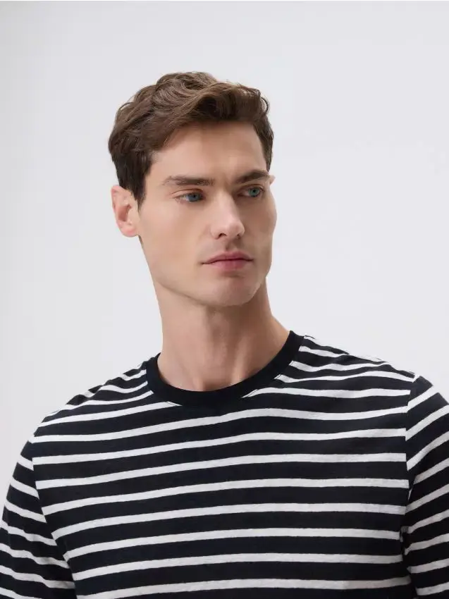 T-shirt in misto lino - nero