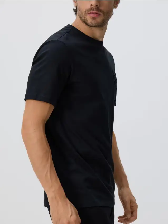 T-shirt regular fit con applicazione - nero