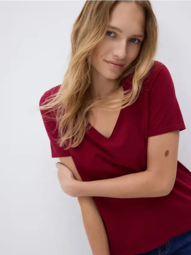 T-shirt regular fit con scollo a V - rosso