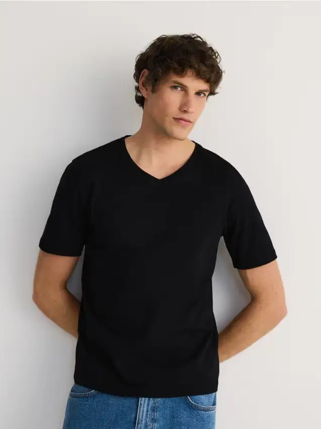 T-shirt slim fit con scollo a V - nero