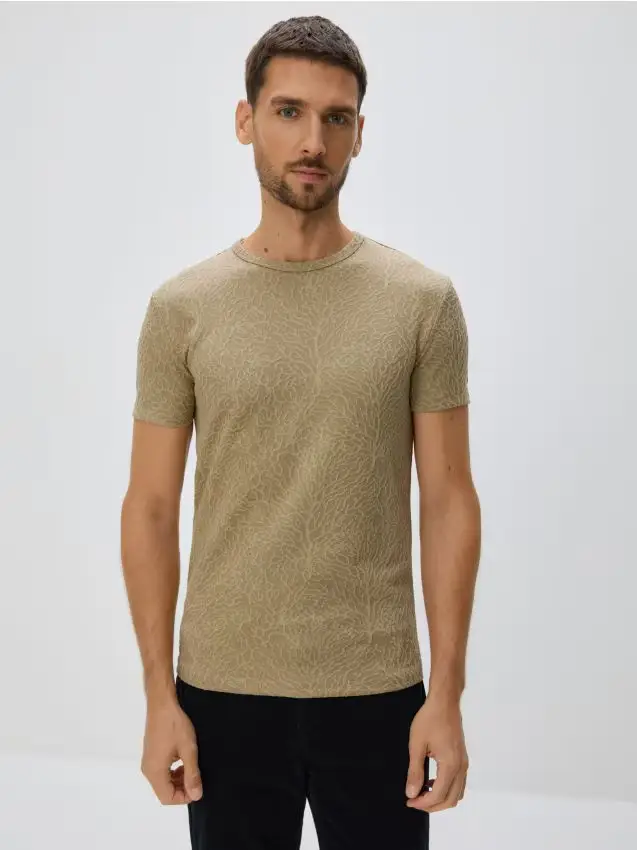 T-shirt slim fit in tessuto strutturato - beige