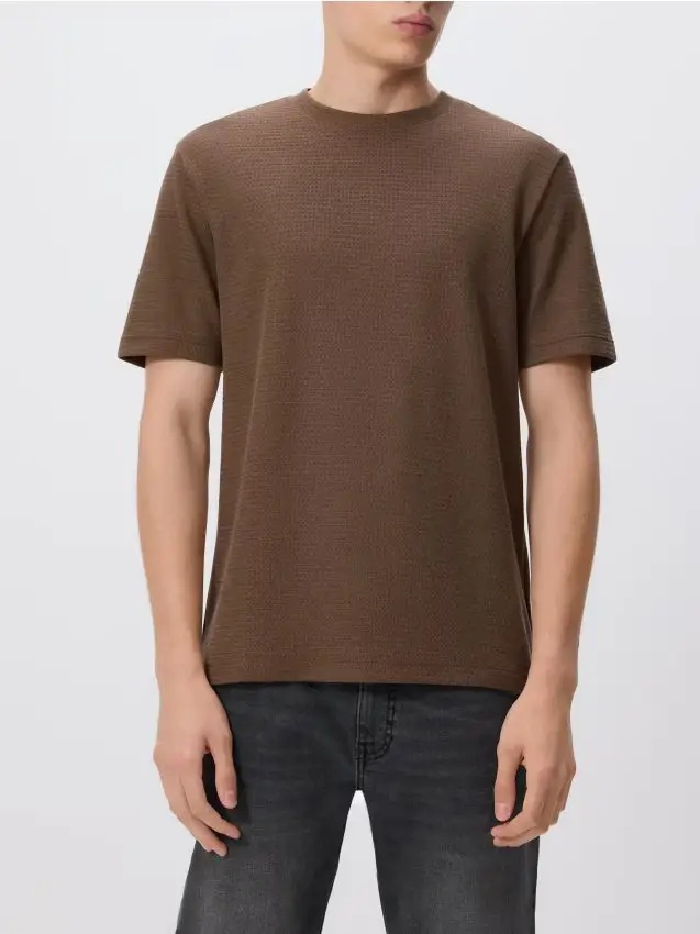 T-shirt strutturata comfort fit - marrone scuro