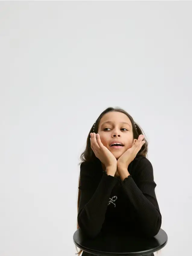 Top a costine con applicazione - nero