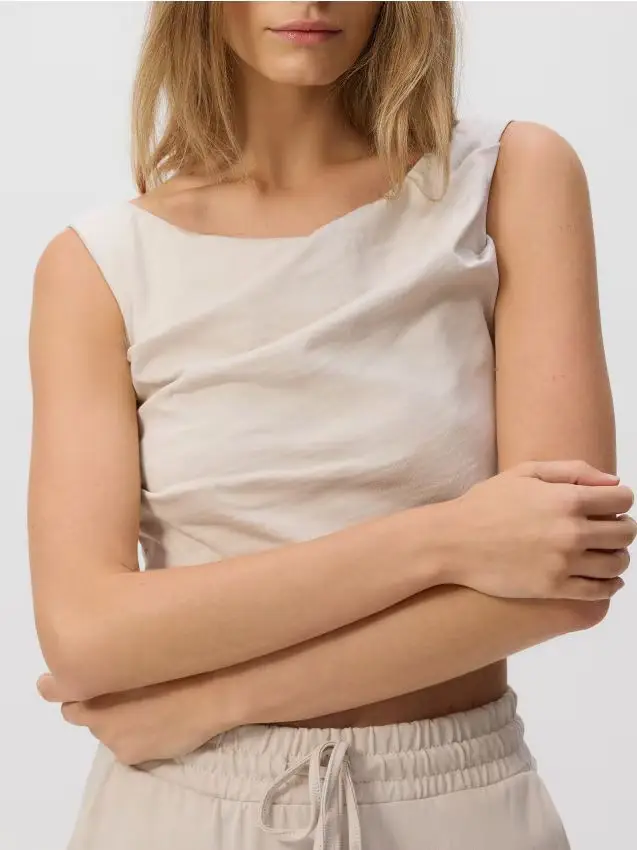 Top con arricciature - nude