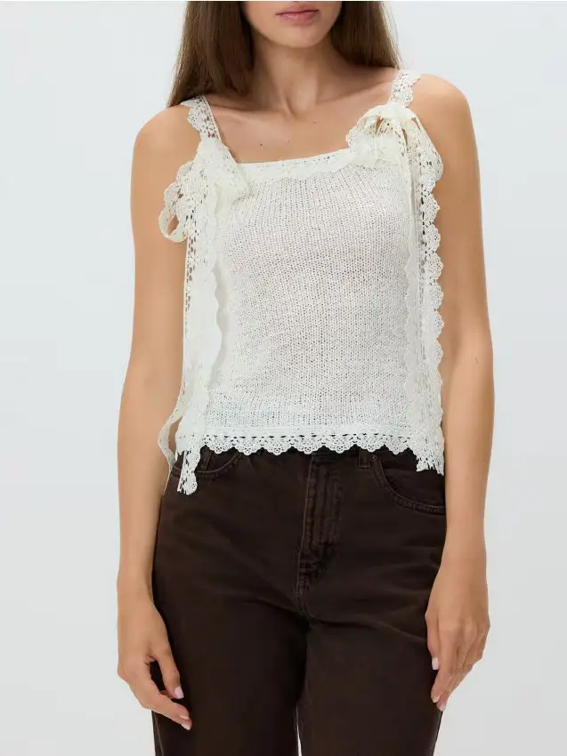 Top con pizzo decorativo - nude