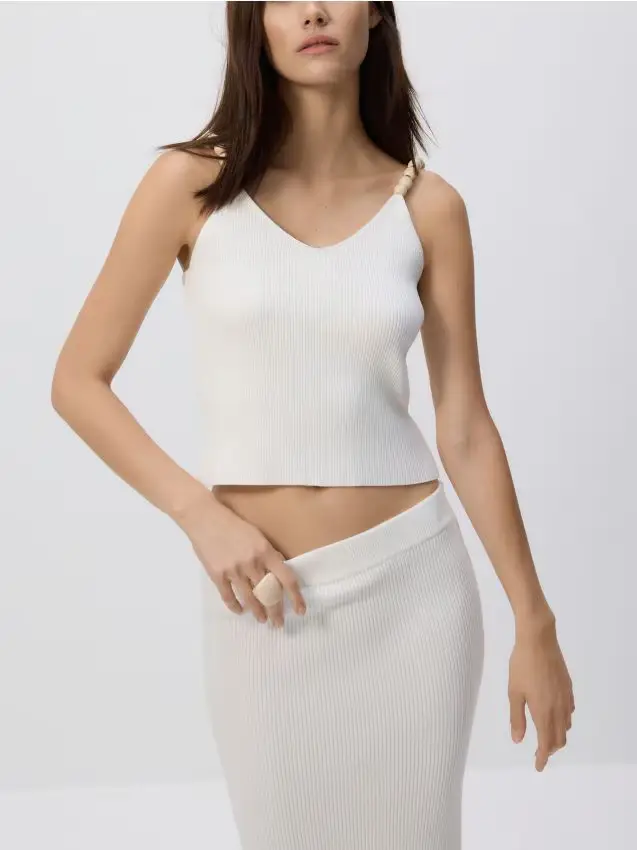 Top con spalline decorative - panna