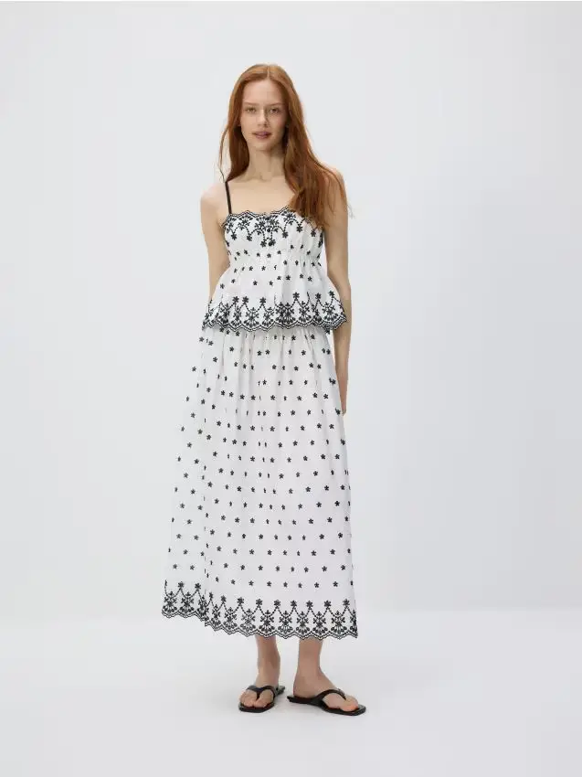 Top con spalline ricamato - bianco