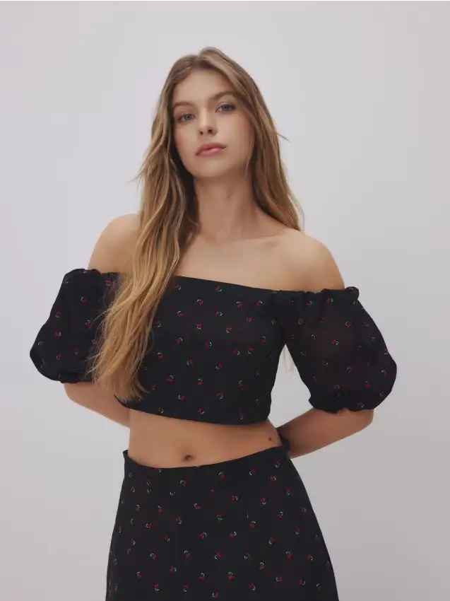 Top corto a spalle scoperte - multicolore