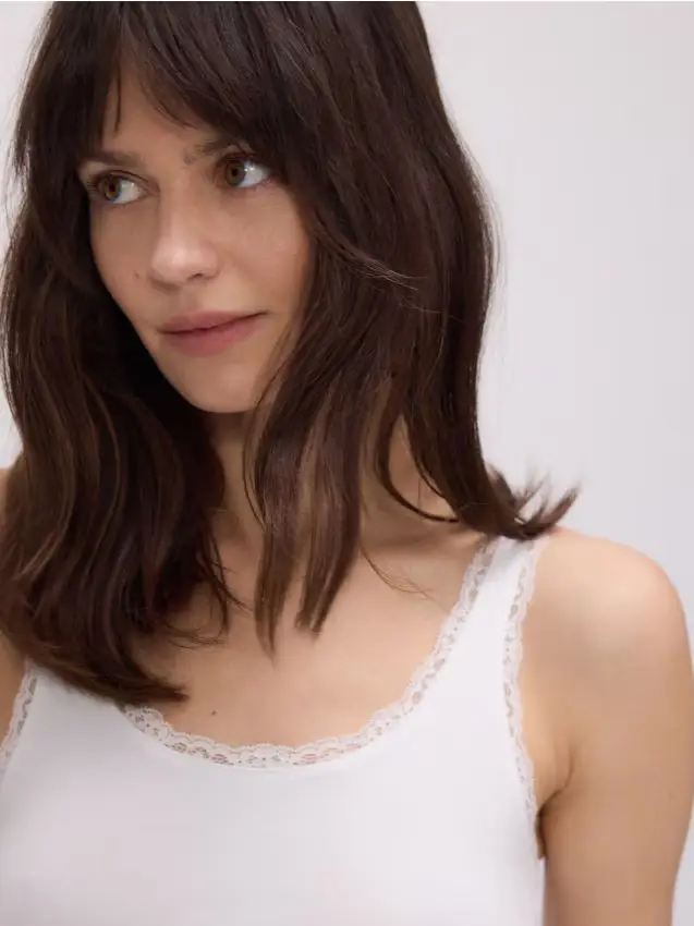 Top in cotone con pizzo - bianco