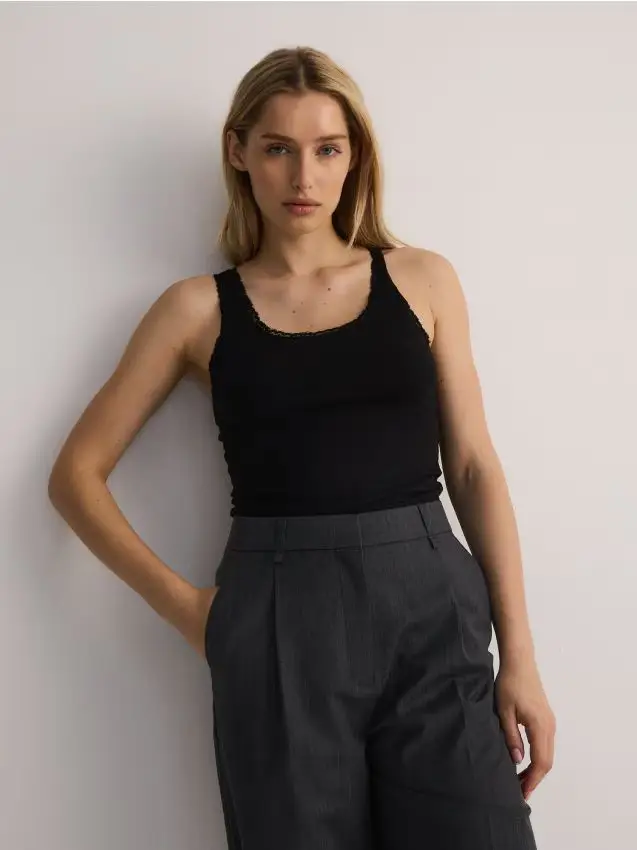 Top in cotone con pizzo - nero