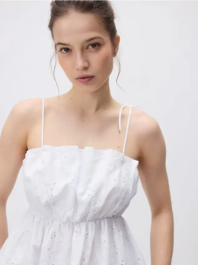 Top traforato con spalline - bianco