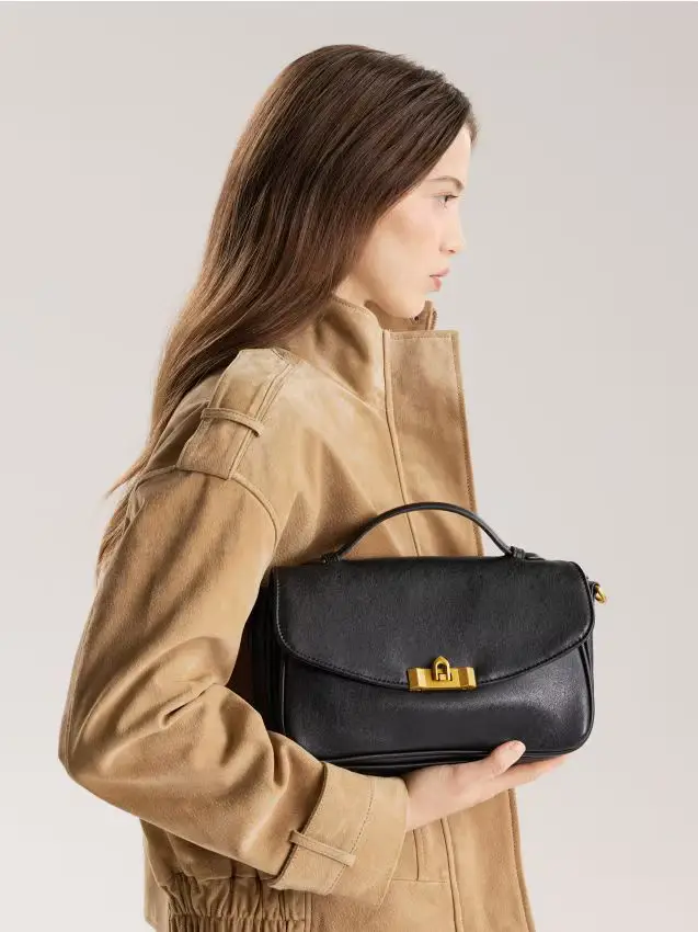 Tracolla con fibbia decorativa - nero