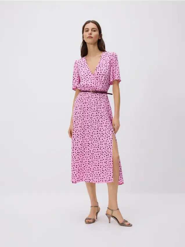 Vestito con cintura a catena - rosa