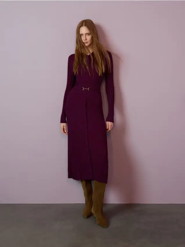 Vestito con cintura a catena - viola scuro