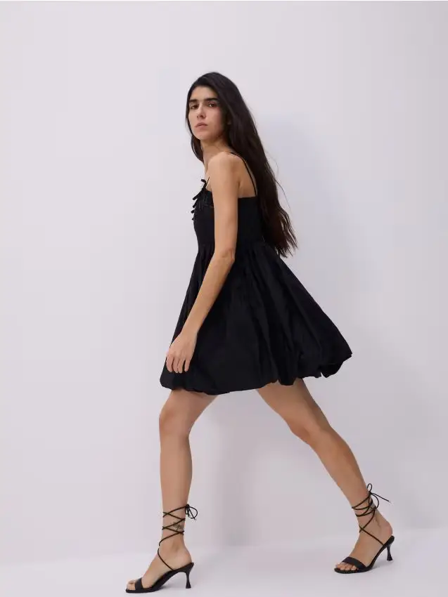 Vestito con dettagli - nero