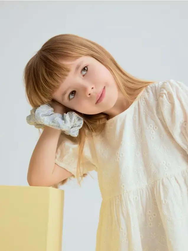 Vestito con motivo ricamato - panna