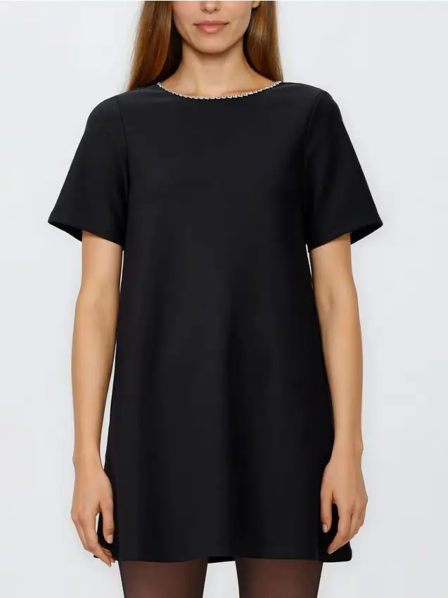 Vestito con scollo decorativo - nero