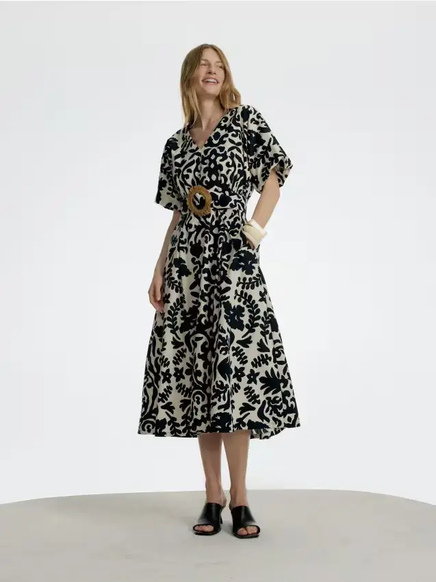 Vestito midi con cintura - multicolore