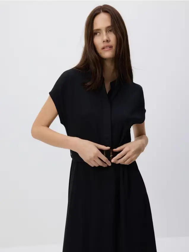 Vestito midi con cintura - nero