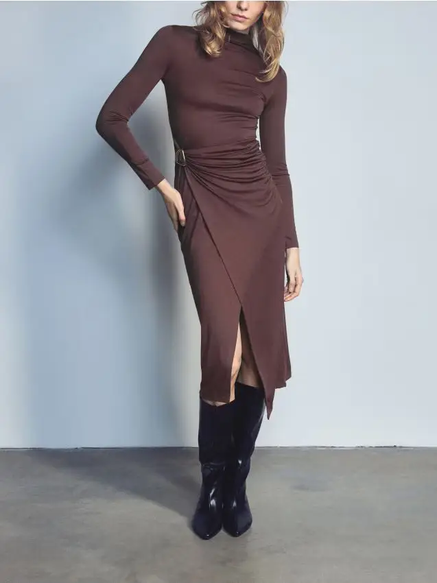 Vestito midi con drappeggio - marrone scuro