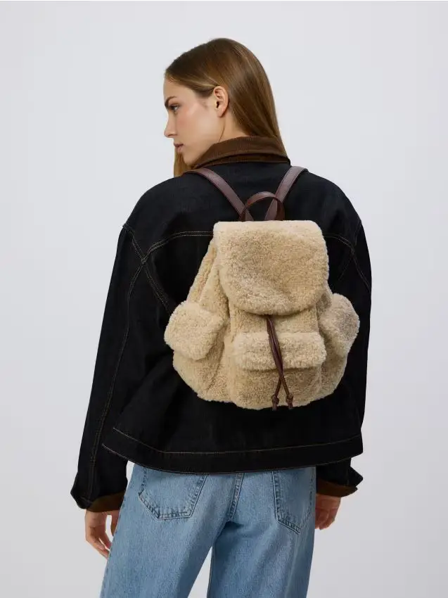 Zaino in ecopelle tipo agnello - beige