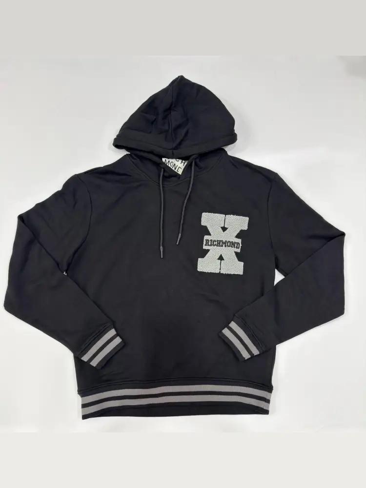 felpa nera uomo in cotone con cappuccio maxi logo in rilievo sul petto